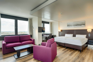 Park Inn by Radisson Berlin Alexanderplatz: Suite