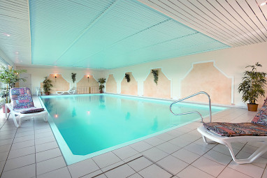 AKZENT Hotel Haus Sonnenberg: Piscina