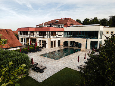 Wald & Schlosshotel Friedrichsruhe: Exterior View