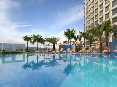 One World Hotel: Piscine