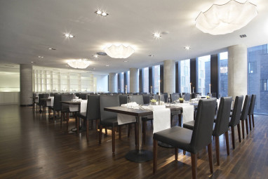 Empire Riverside Hotel: Restaurante