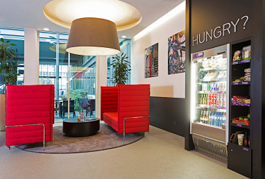 Park Inn by Radisson Brussels Midi: Lobby