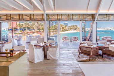 Beach Rotana : Restaurante