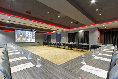 Qube Hotel Bahnstadt : Salle de réunion