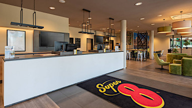 Super 8 by Wyndham Dresden: Hall